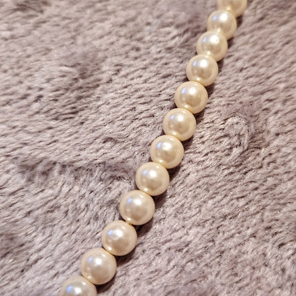 Vintage 1988 Avon Faux Pearl Beaded Necklace & Earrings Set - Picture 4 of 9